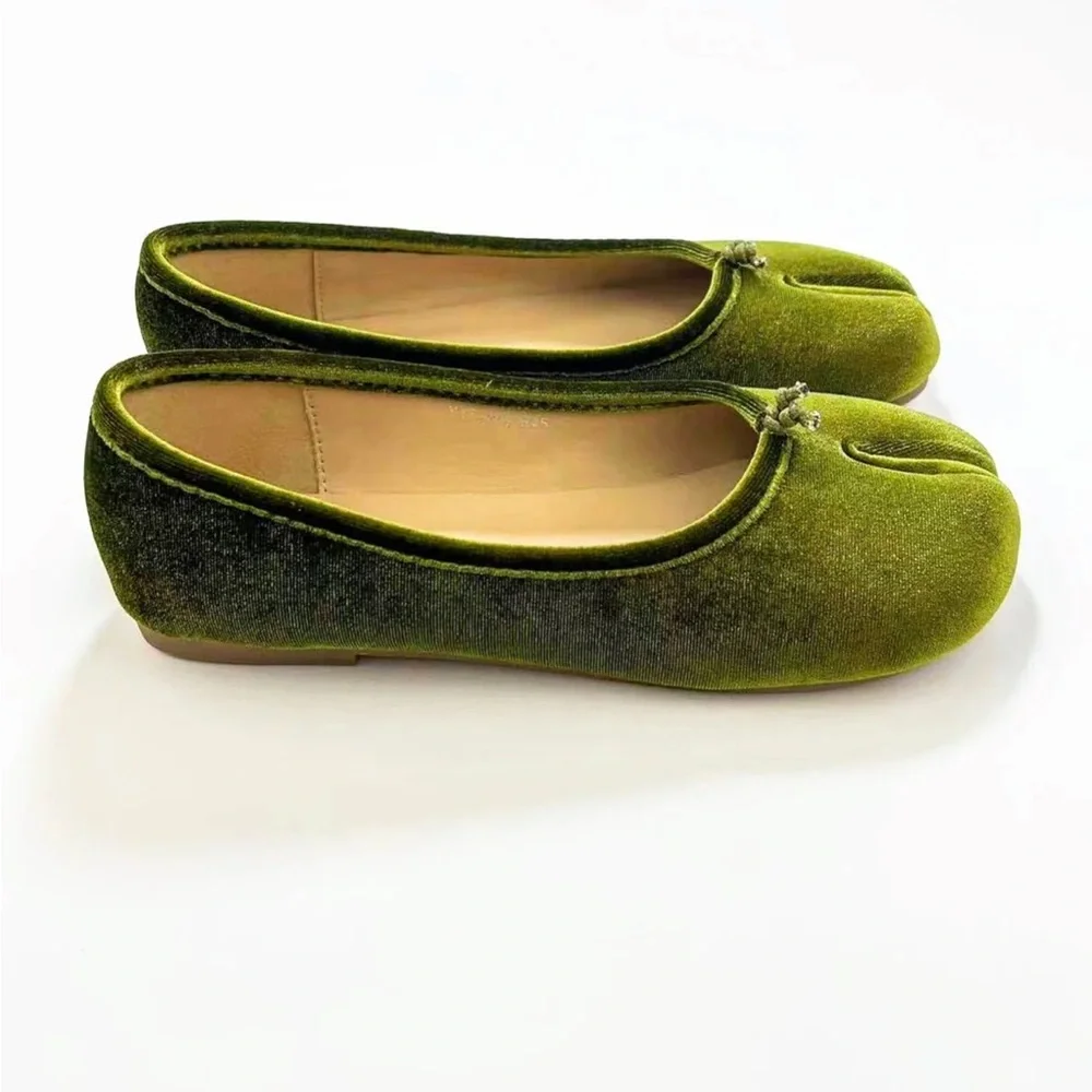 Ballet Tabi Flats in Olive Green Velvet - Picture 6 of 8